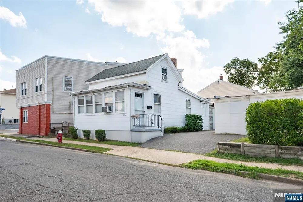 307 Washington Avenue Hackensack, NJ 07601
