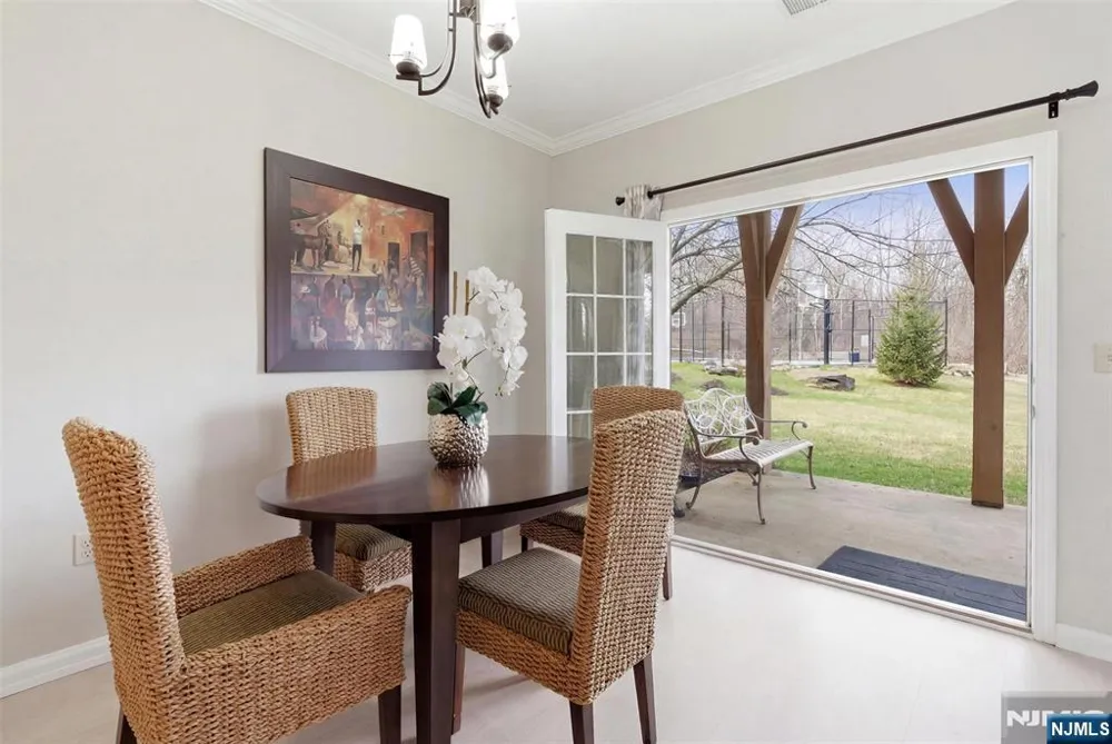 2 Pine Crescent 14 Vernon, NJ 07462