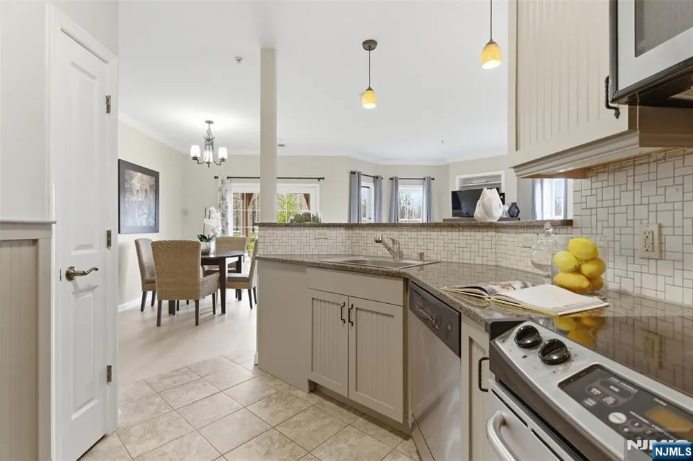 2 Pine Crescent 14 Vernon, NJ 07462