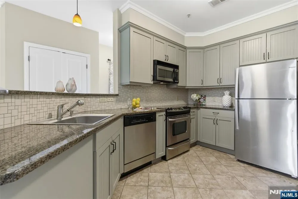 2 Pine Crescent 14 Vernon, NJ 07462