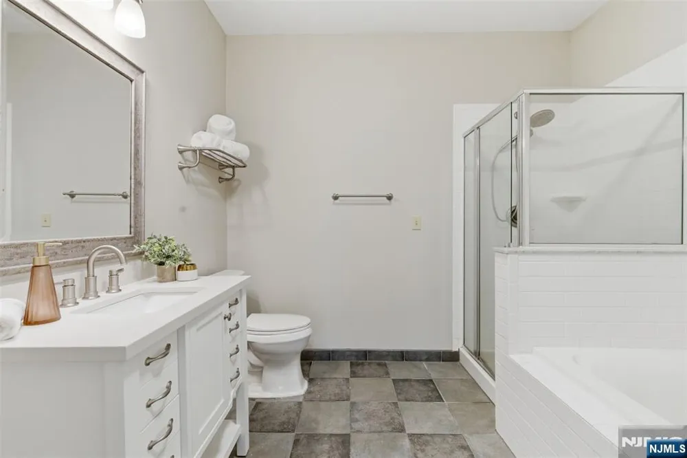 2 Pine Crescent 14 Vernon, NJ 07462