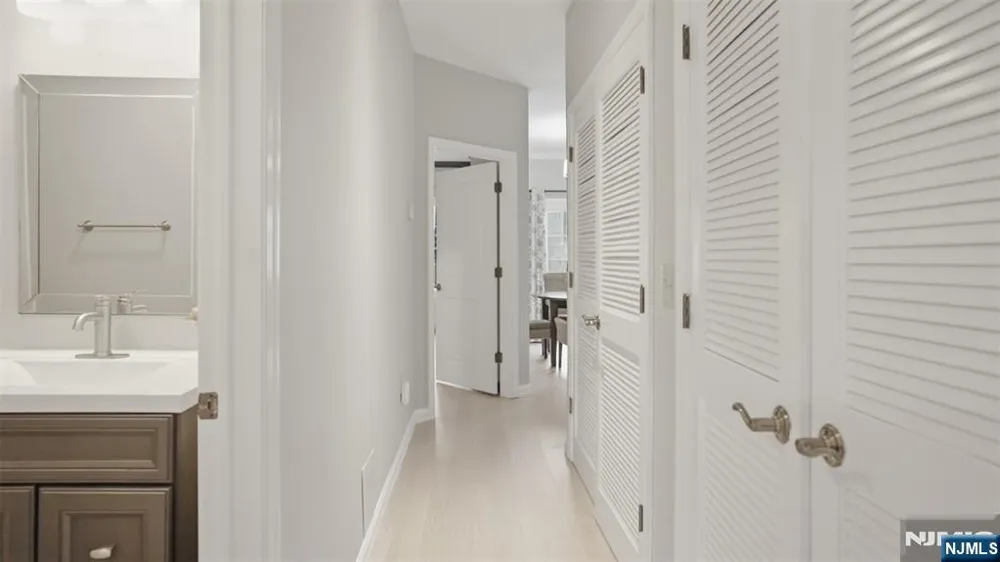 2 Pine Crescent 14 Vernon, NJ 07462