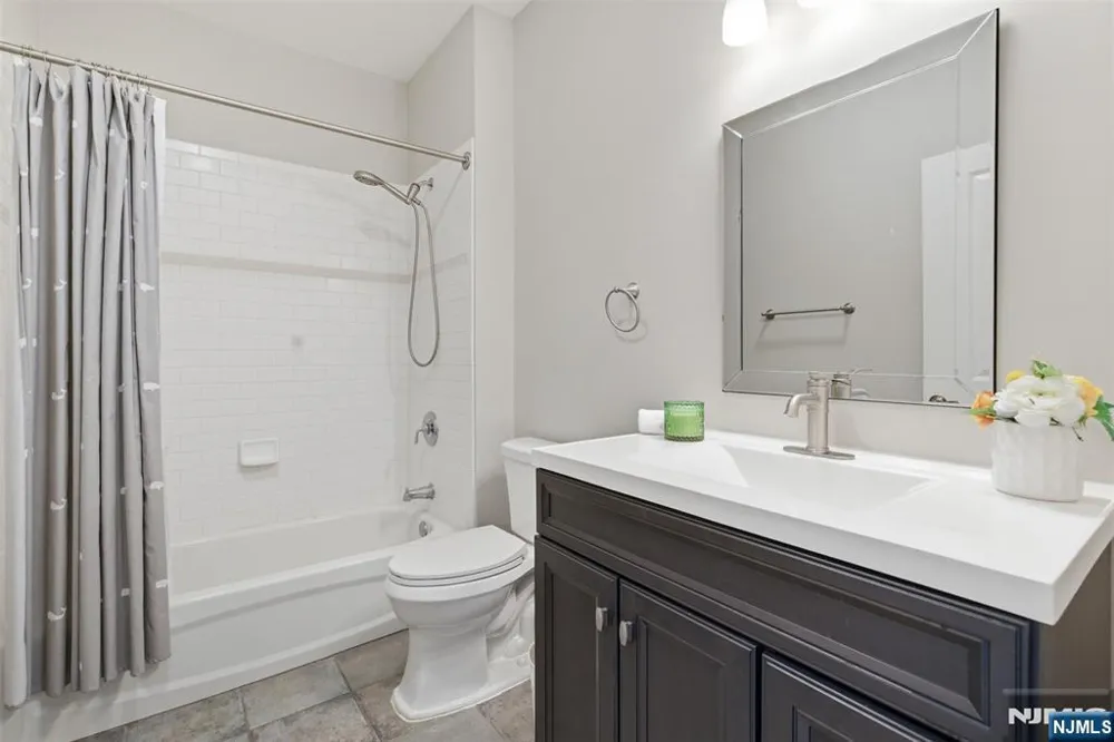 2 Pine Crescent 14 Vernon, NJ 07462