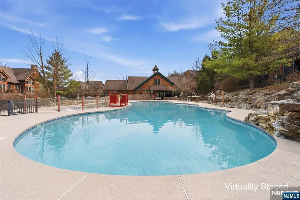 2 Pine Crescent 14 Vernon, NJ 07462