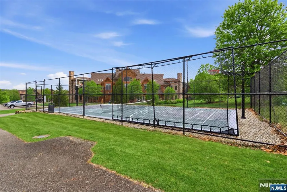2 Pine Crescent 14 Vernon, NJ 07462