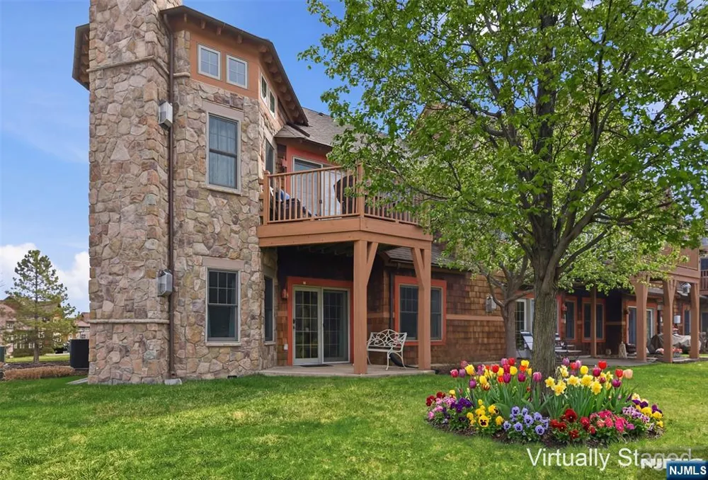 2 Pine Crescent 14 Vernon, NJ 07462