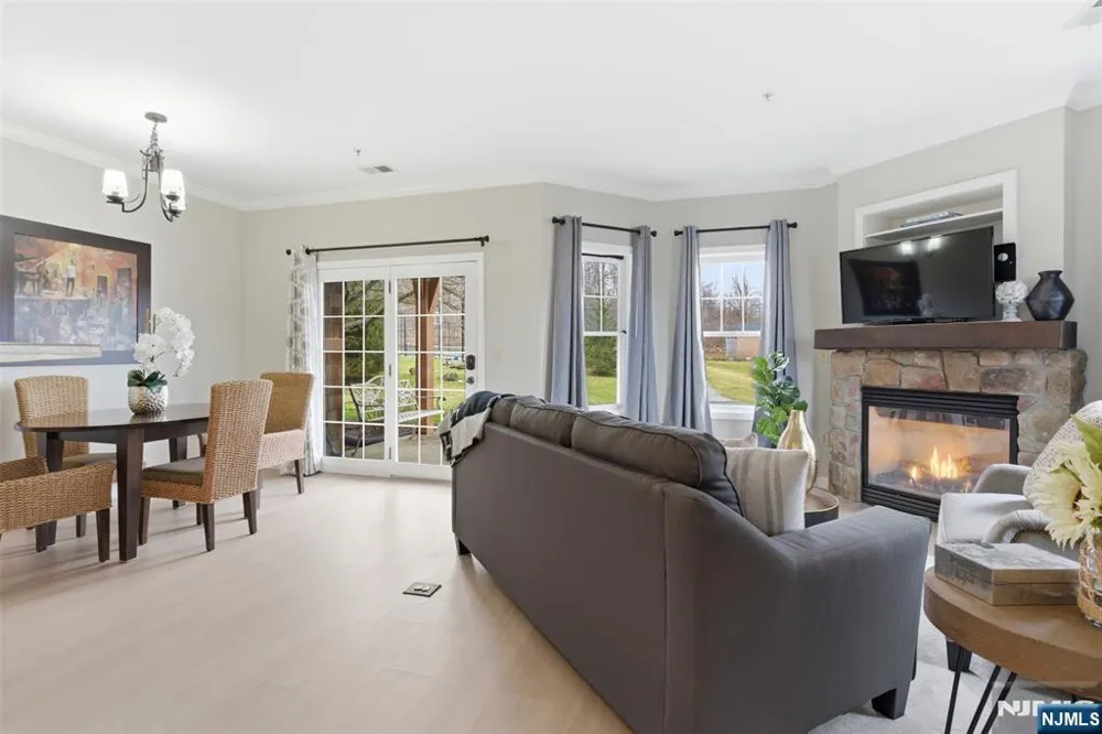 2 Pine Crescent 14 Vernon, NJ 07462