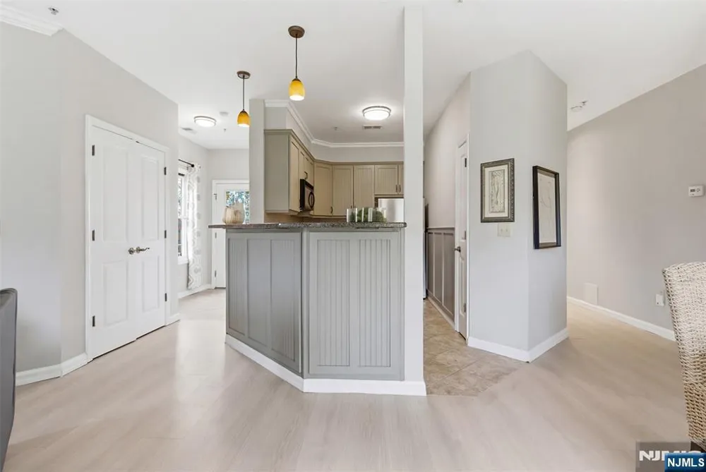 2 Pine Crescent 14 Vernon, NJ 07462
