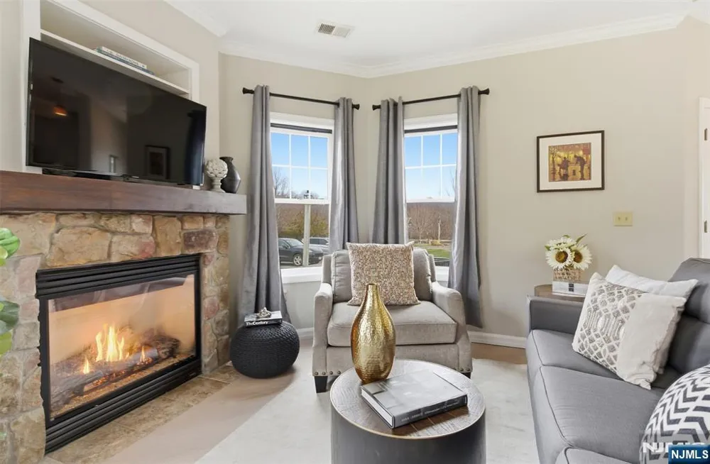 2 Pine Crescent 14 Vernon, NJ 07462