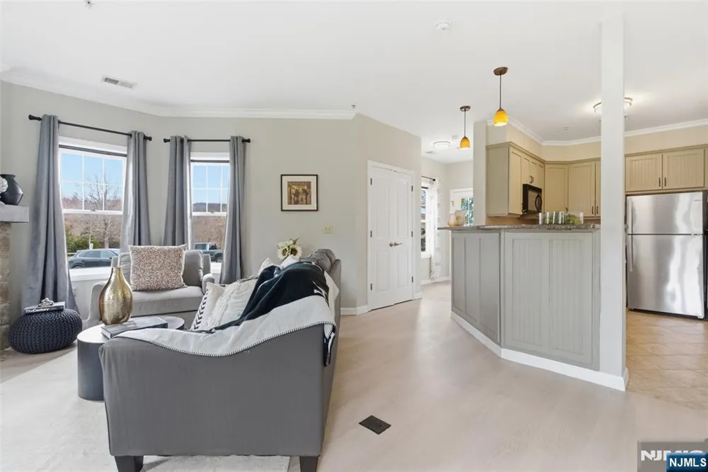 2 Pine Crescent 14 Vernon, NJ 07462
