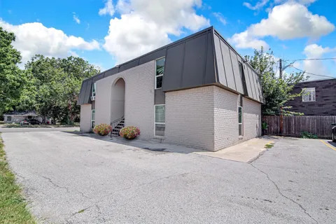304 E Mitchell Street