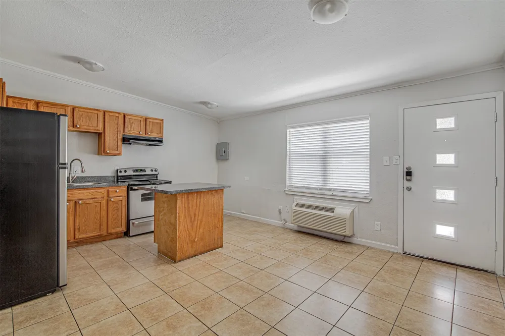 304 E Mitchell Street Arlington, TX 76010