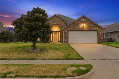 3221 Canary Lane