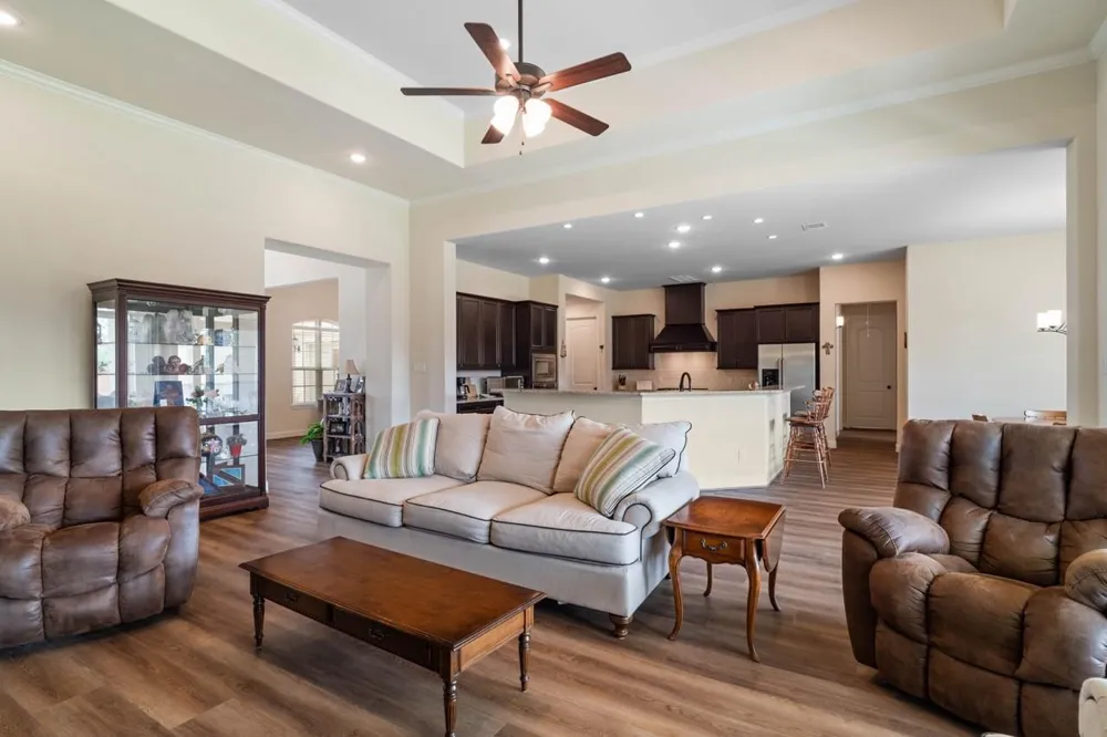 305 Champions Court El Campo, TX 77437