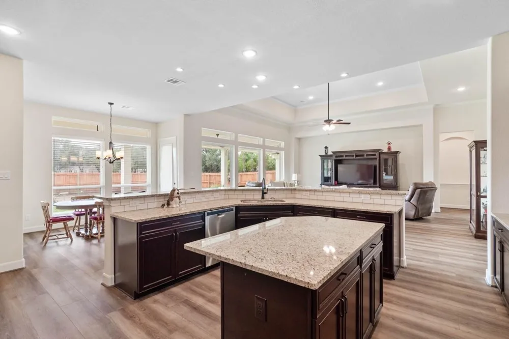 305 Champions Court El Campo, TX 77437