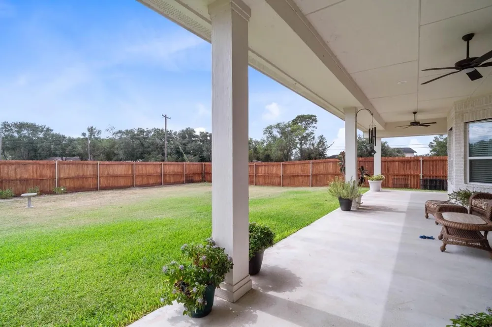 305 Champions Court El Campo, TX 77437