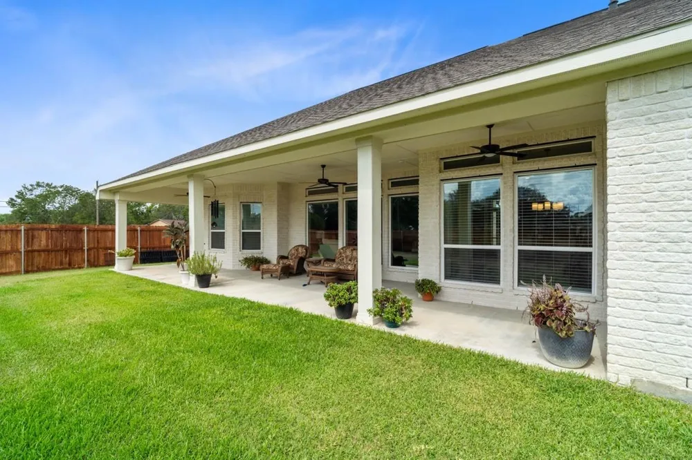 305 Champions Court El Campo, TX 77437