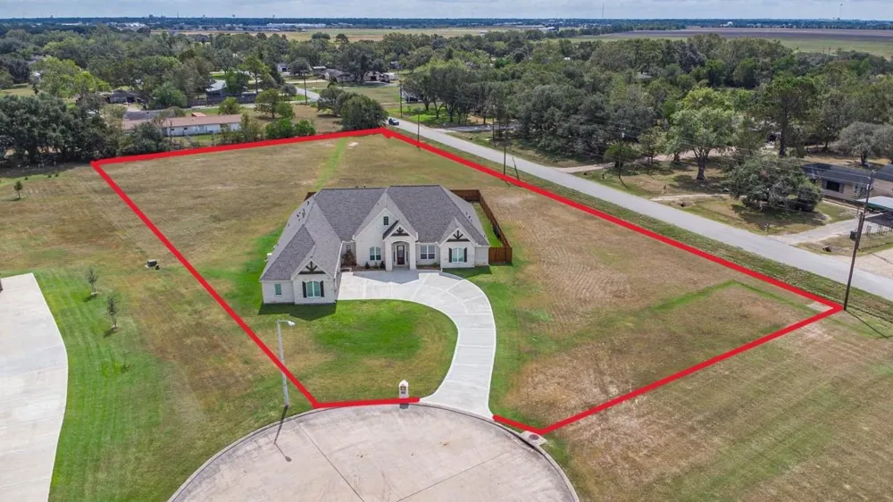 305 Champions Court El Campo, TX 77437