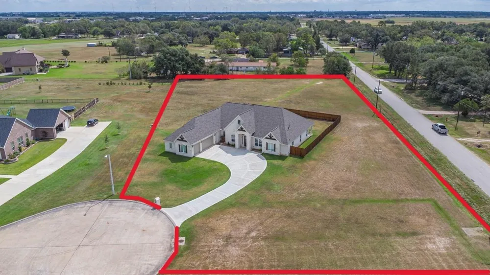 305 Champions Court El Campo, TX 77437