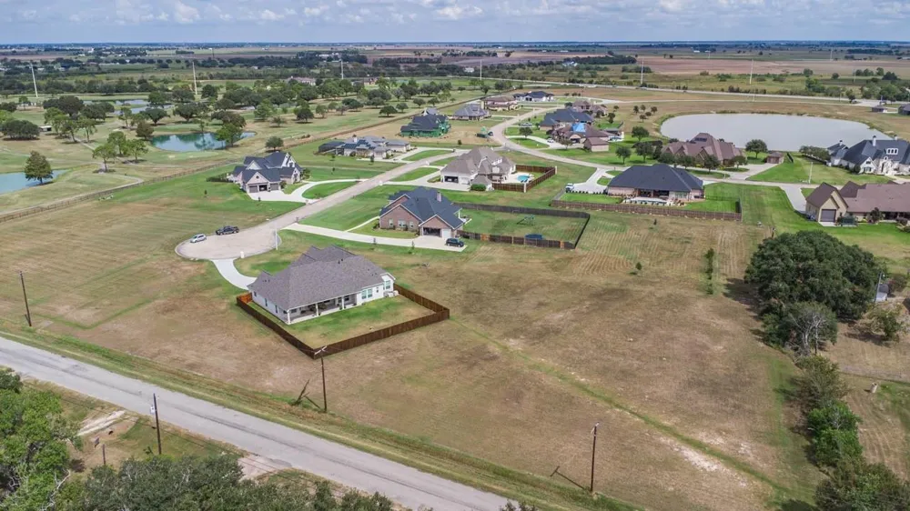 305 Champions Court El Campo, TX 77437