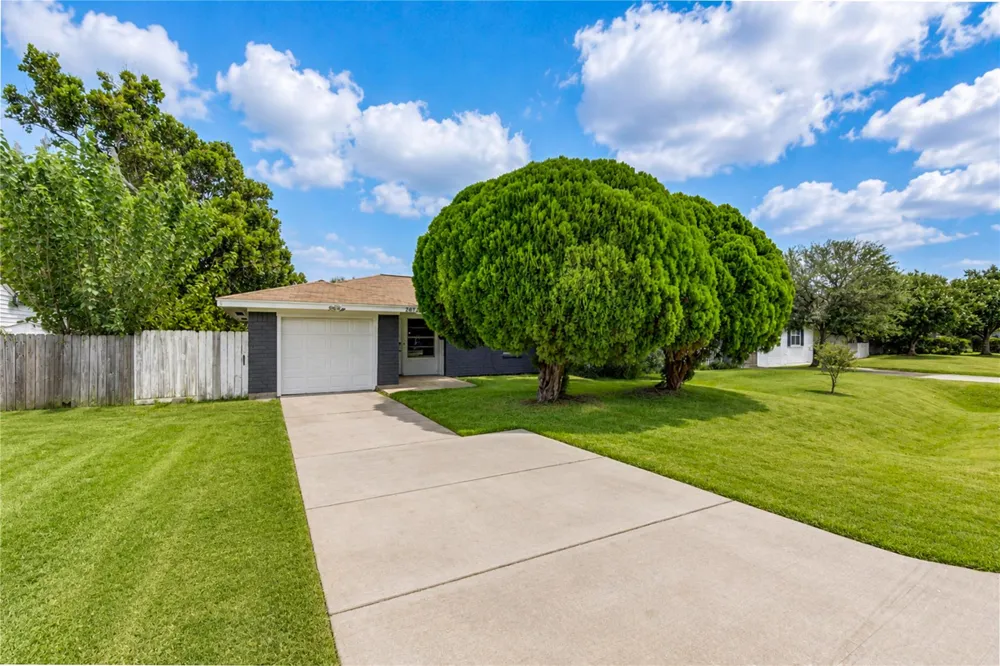 2614 7th Avenue Texas City, TX 77590
