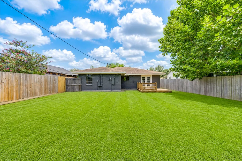 2614 7th Avenue Texas City, TX 77590