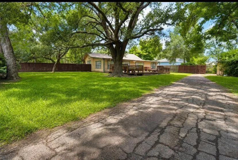315 S Johnson Street Alvin, TX 77511