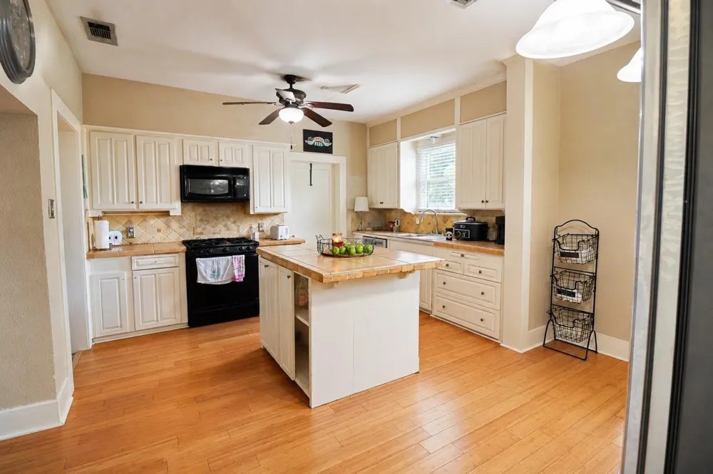 315 S Johnson Street Alvin, TX 77511