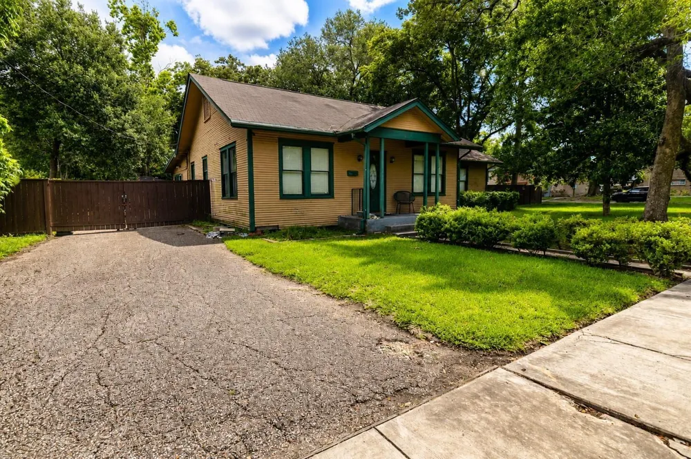 315 S Johnson Street Alvin, TX 77511