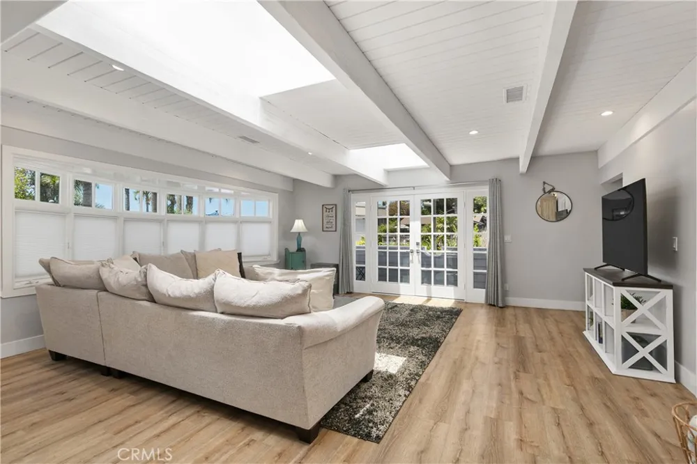 127 West Avenida De Los Lobos Marinos San Clemente, CA 92672