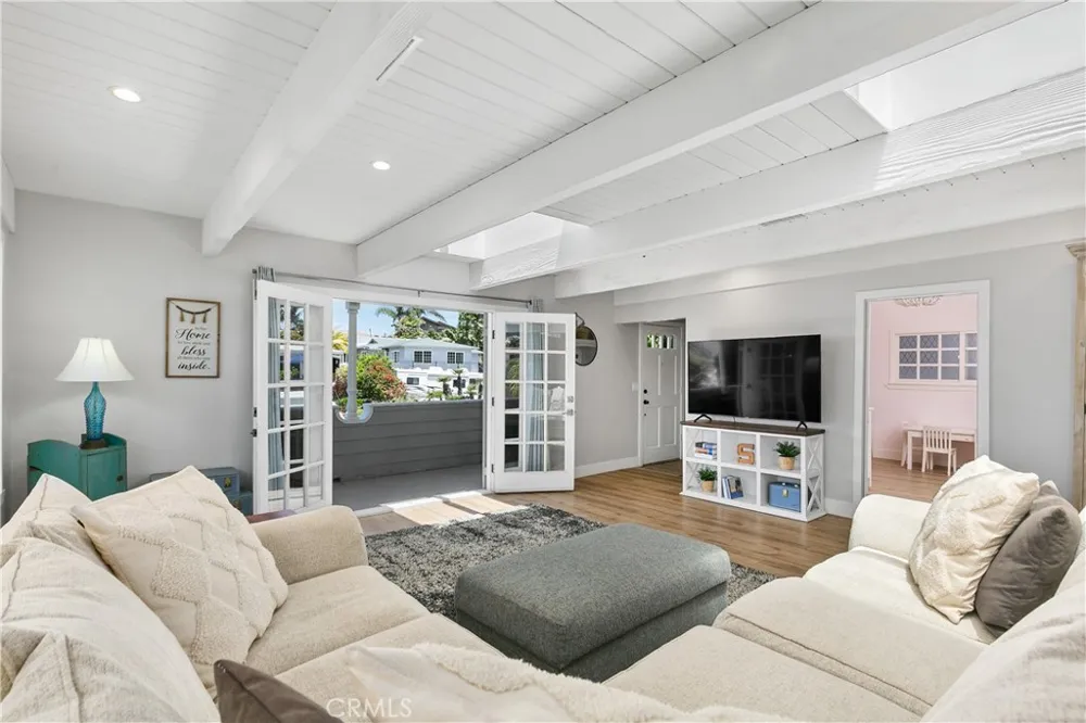 127 West Avenida De Los Lobos Marinos San Clemente, CA 92672