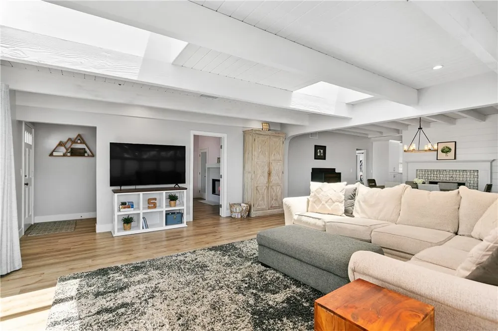 127 West Avenida De Los Lobos Marinos San Clemente, CA 92672