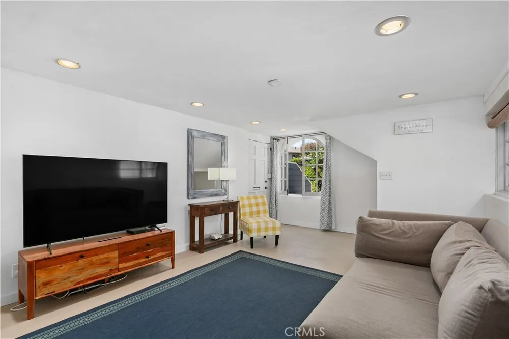 127 West Avenida De Los Lobos Marinos San Clemente, CA 92672