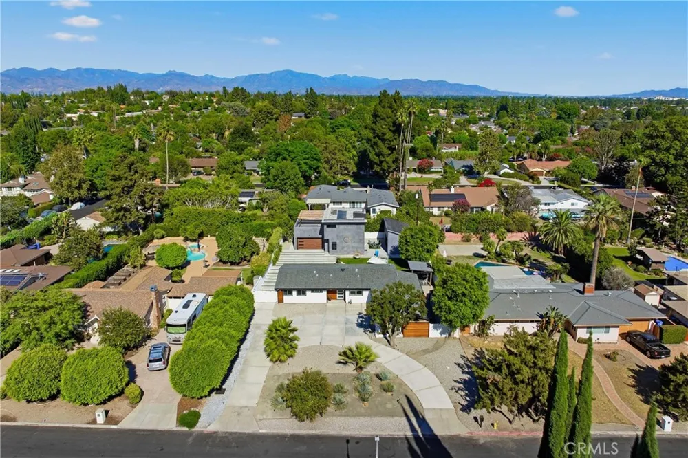 9400 Encino Avenue Northridge, CA 91325