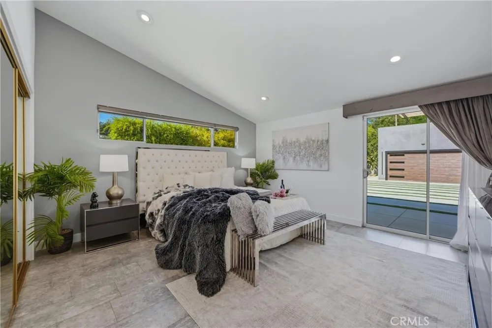 9400 Encino Avenue Northridge, CA 91325