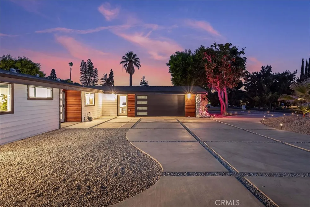 9400 Encino Avenue Northridge, CA 91325