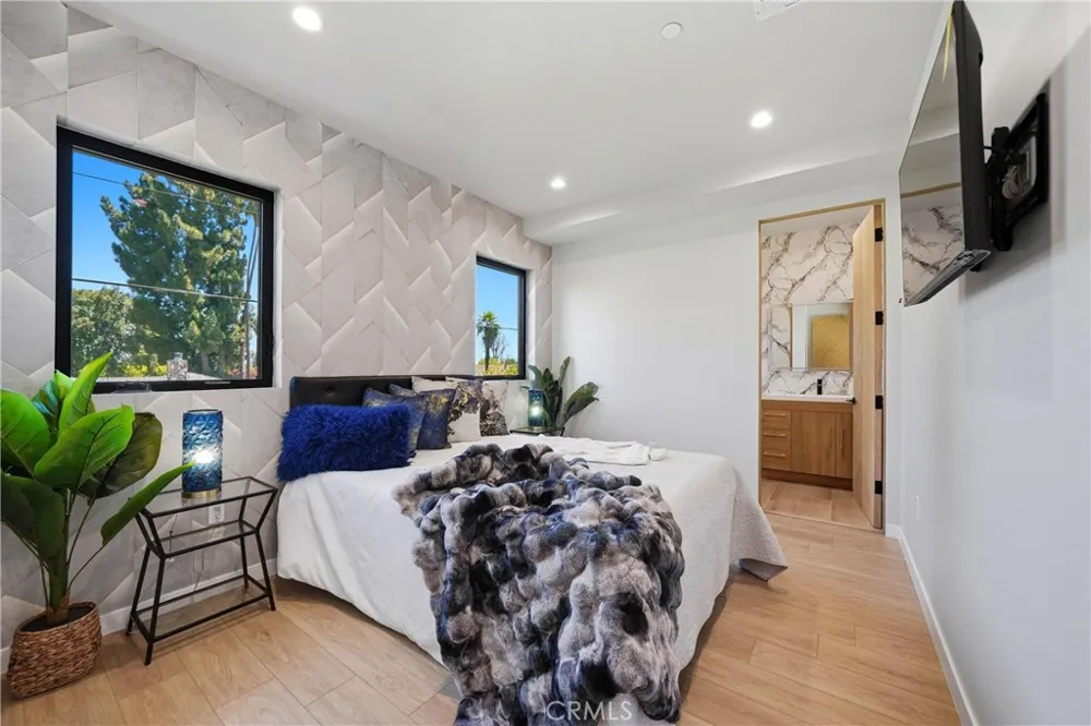 9400 Encino Avenue Northridge, CA 91325