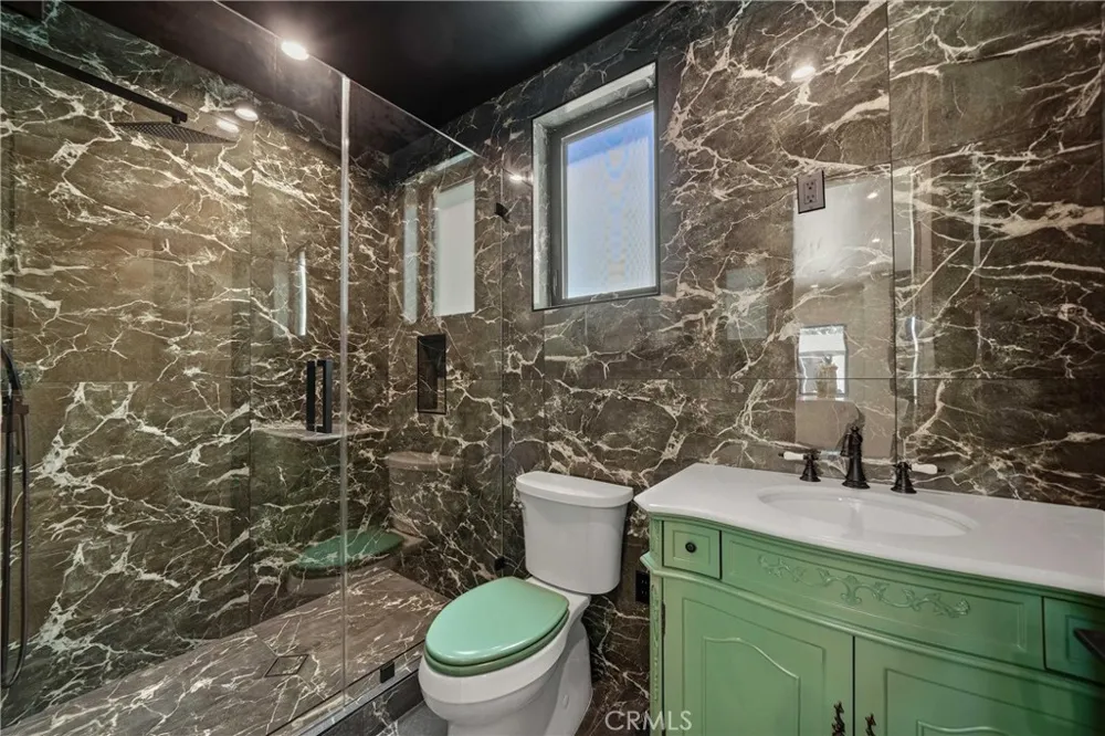 9400 Encino Avenue Northridge, CA 91325