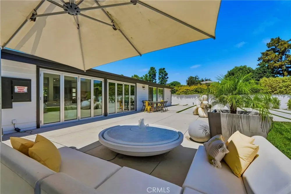 9400 Encino Avenue Northridge, CA 91325