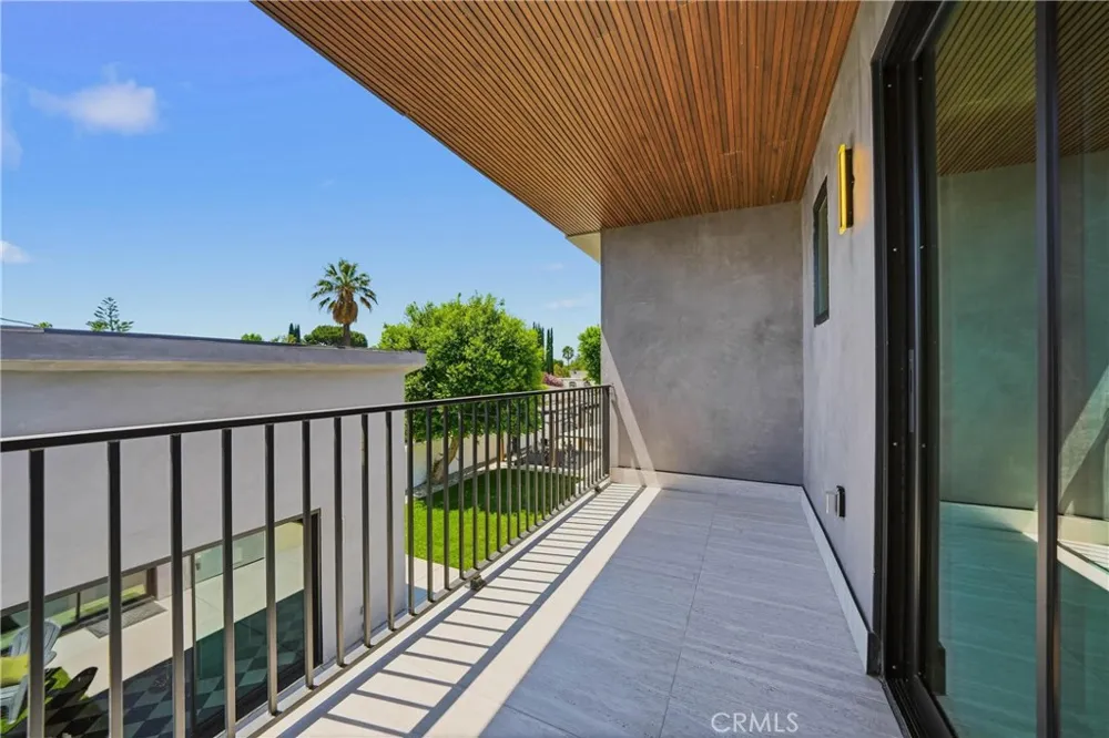 9400 Encino Avenue Northridge, CA 91325