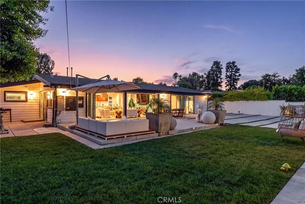 9400 Encino Avenue Northridge, CA 91325
