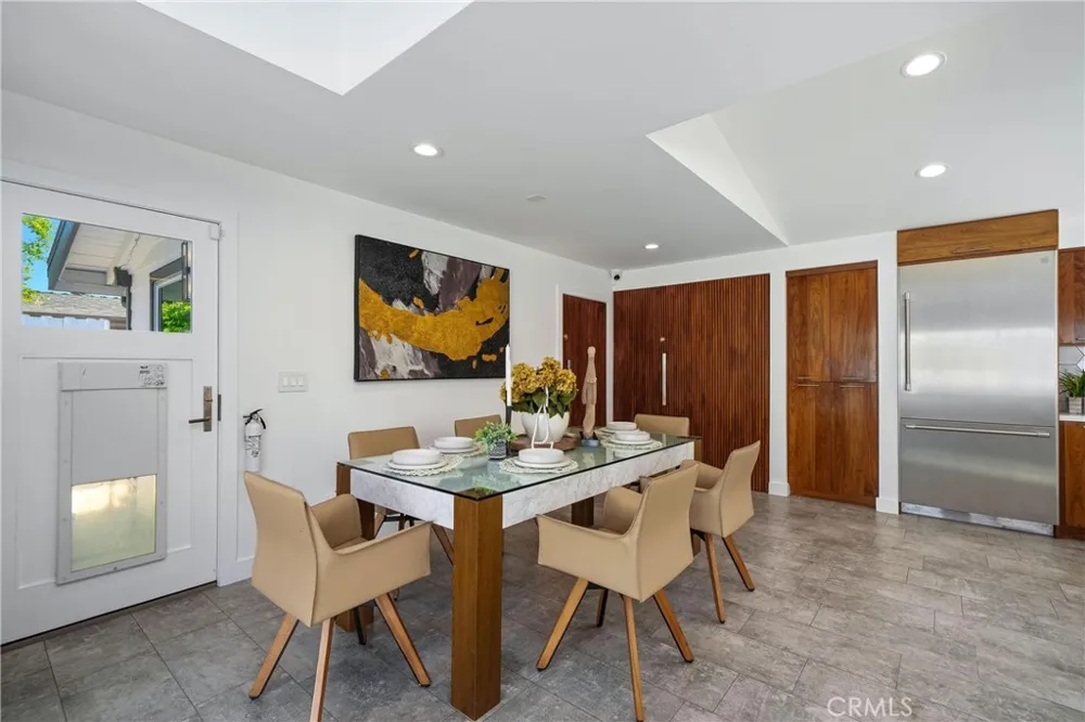 9400 Encino Avenue Northridge, CA 91325