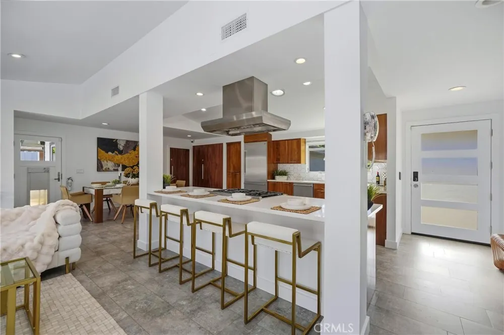 9400 Encino Avenue Northridge, CA 91325