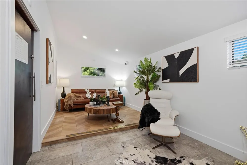9400 Encino Avenue Northridge, CA 91325