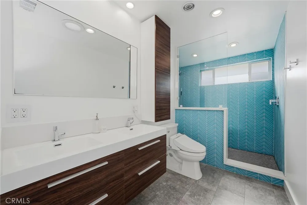 9400 Encino Avenue Northridge, CA 91325