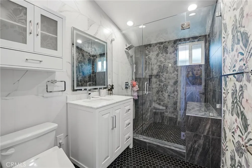9400 Encino Avenue Northridge, CA 91325