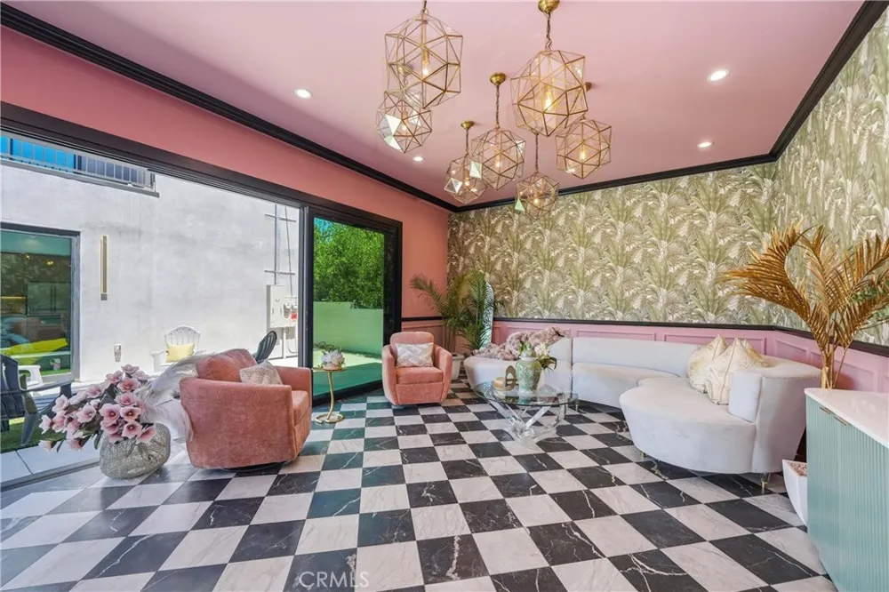 9400 Encino Avenue Northridge, CA 91325