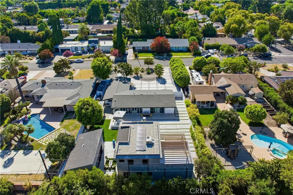 9400 Encino Avenue Northridge, CA 91325