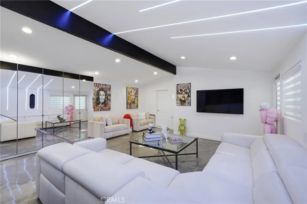 9400 Encino Avenue Northridge, CA 91325
