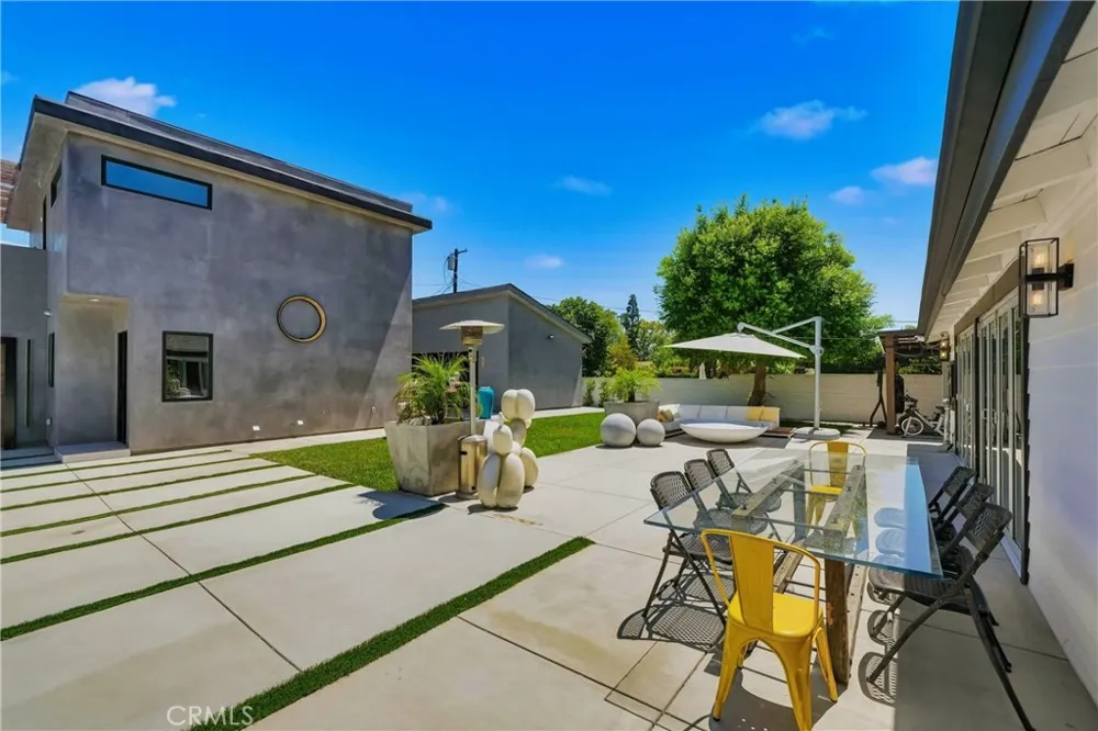 9400 Encino Avenue Northridge, CA 91325